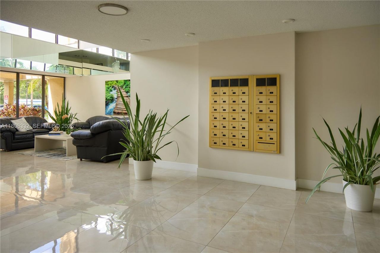 16175 Golf Club Rd, Unit 308, Weston, FL 33326 Photo