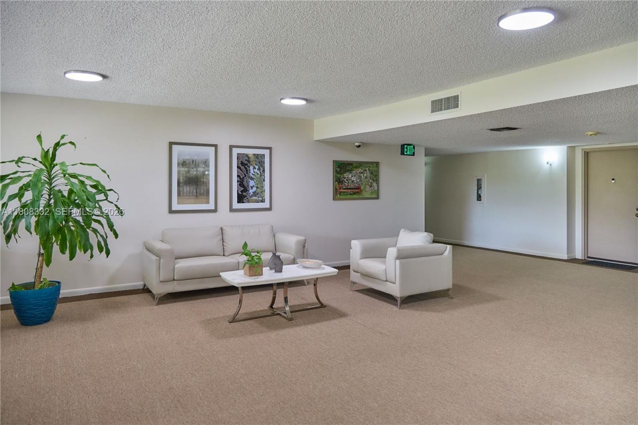 16175 Golf Club Rd, Unit 308, Weston, FL 33326 Photo