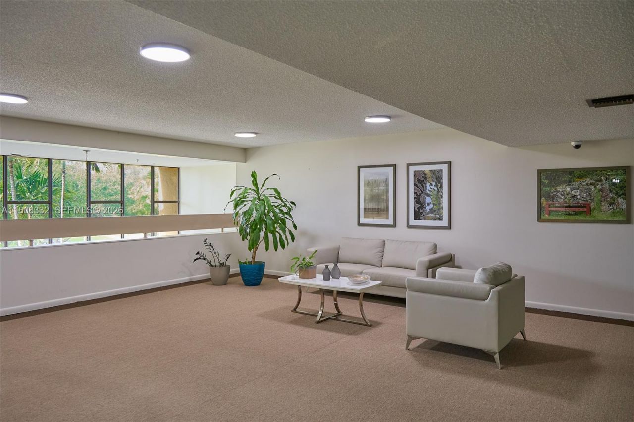 16175 Golf Club Rd, Unit 308, Weston, FL 33326 Photo