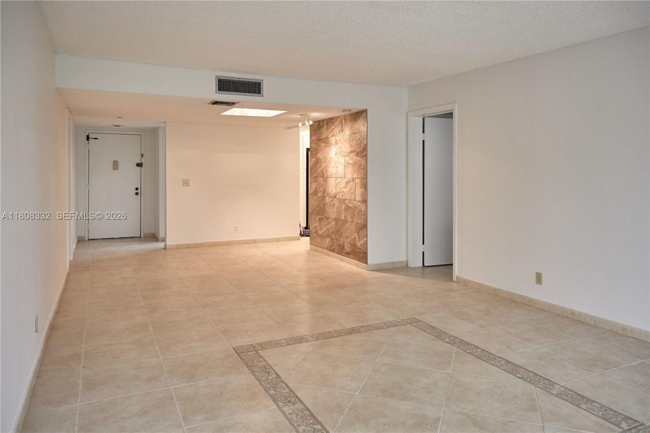 16175 Golf Club Rd, Unit 308, Weston, FL 33326 Photo