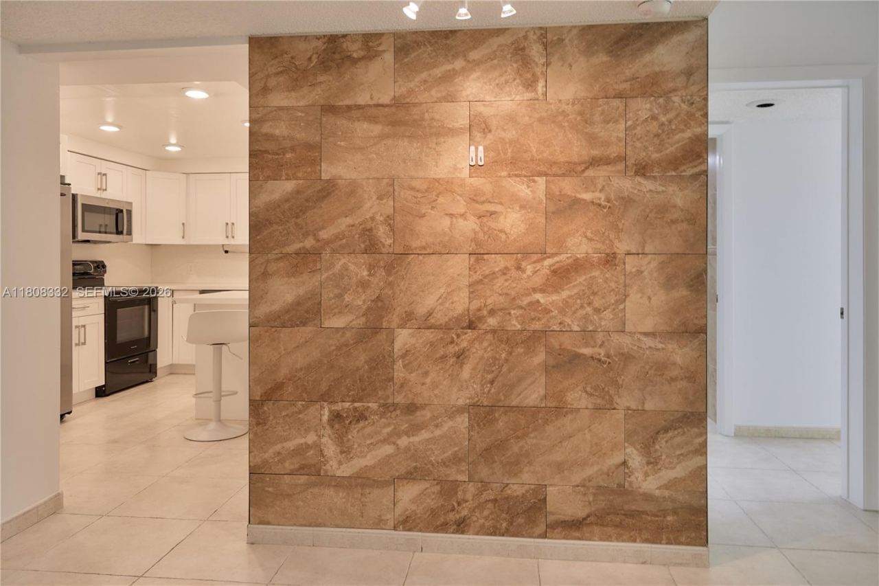 16175 Golf Club Rd, Unit 308, Weston, FL 33326 Photo