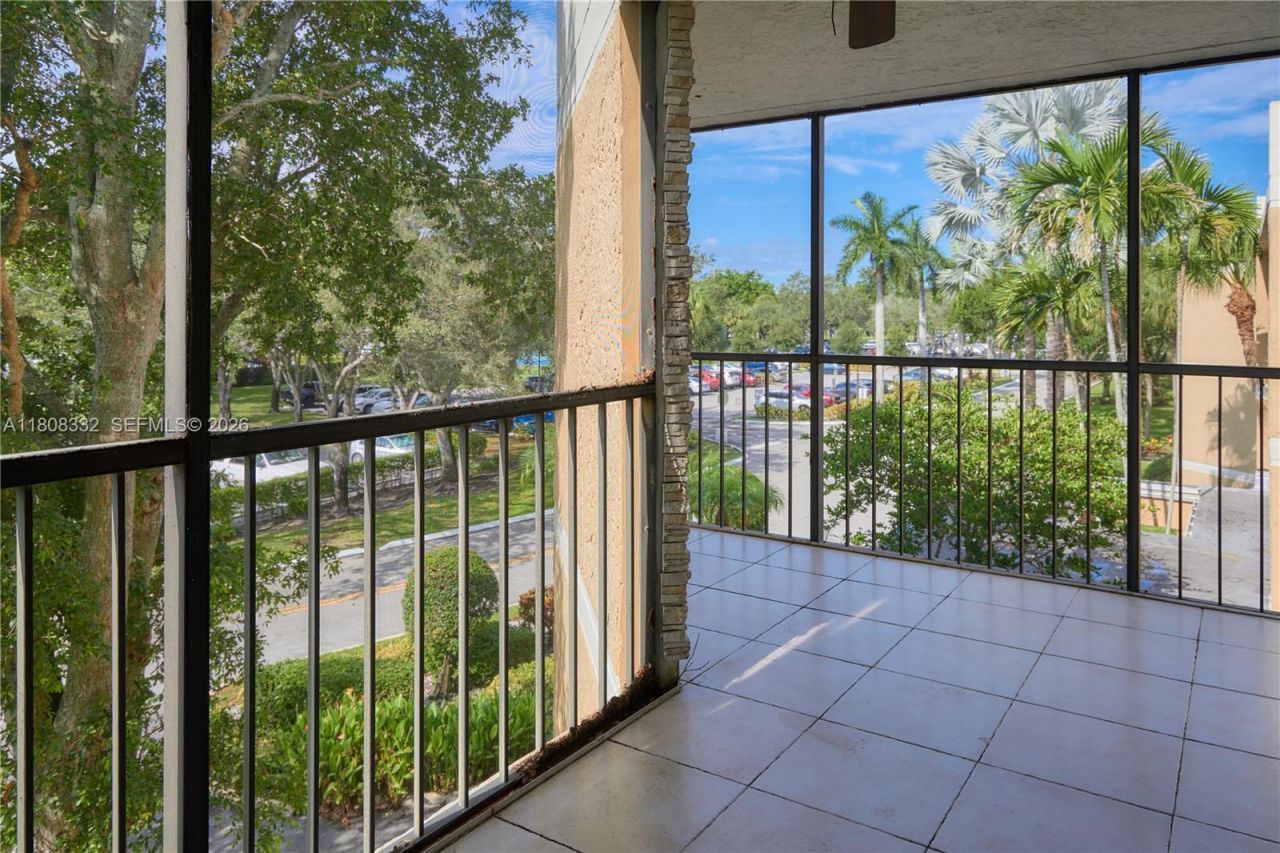 16175 Golf Club Rd, Unit 308, Weston, FL 33326 Photo