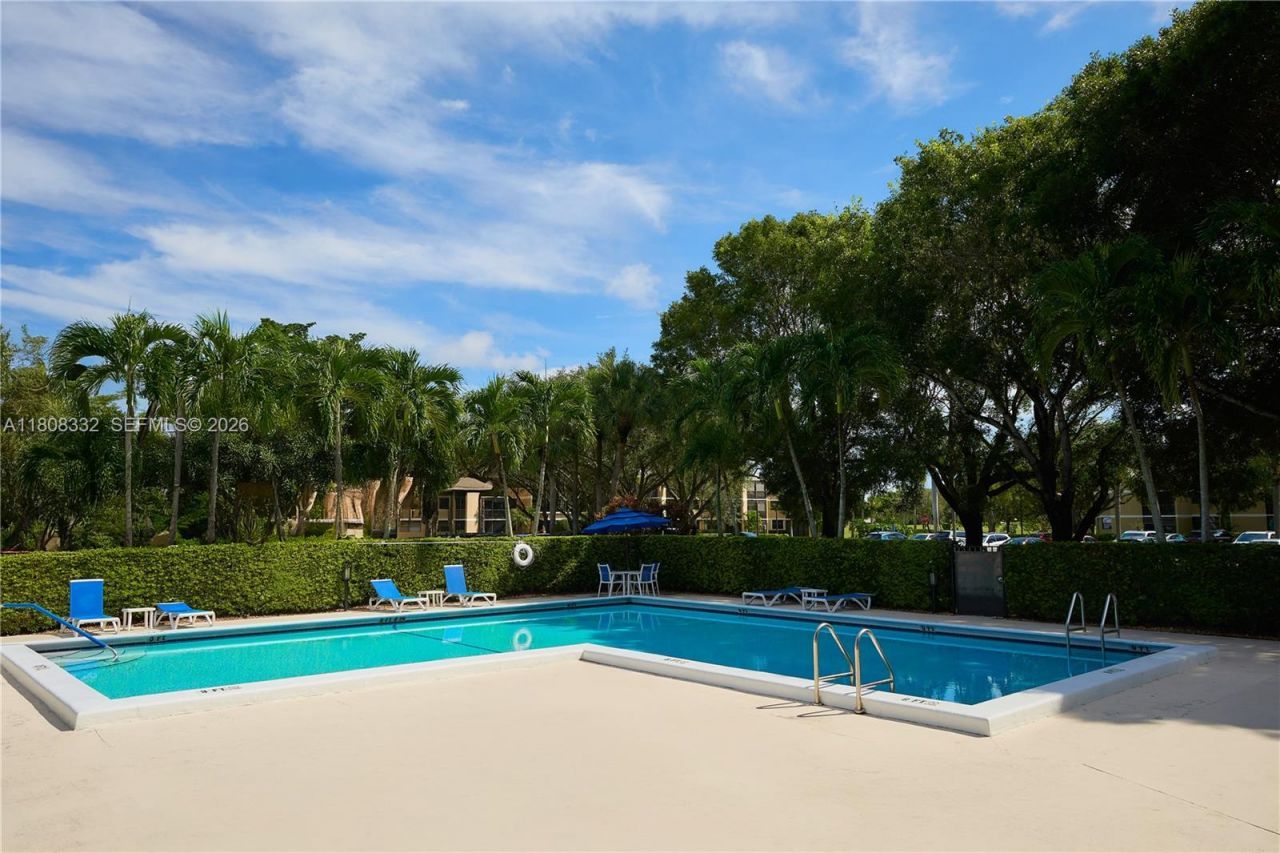 16175 Golf Club Rd, Unit 308, Weston, FL 33326 Photo