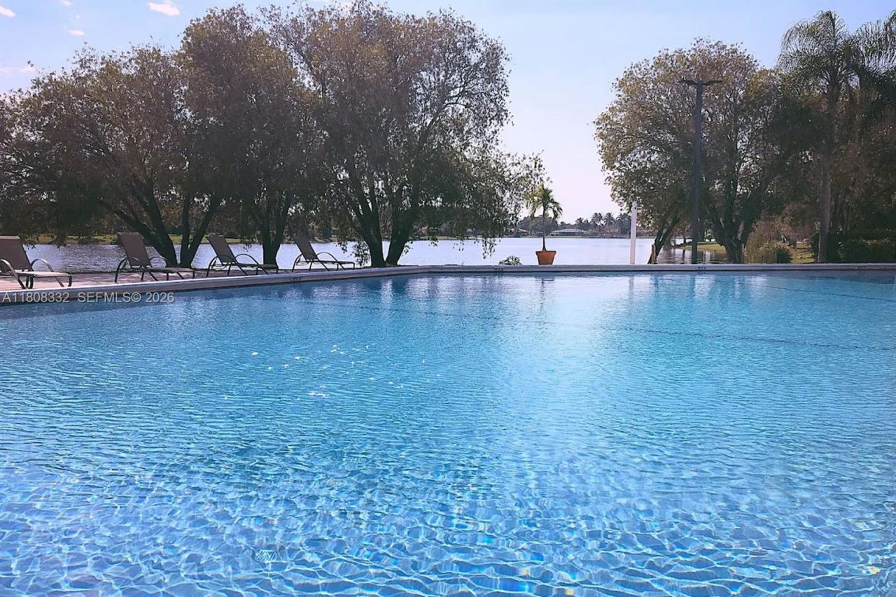 16175 Golf Club Rd, Unit 308, Weston, FL 33326 Photo