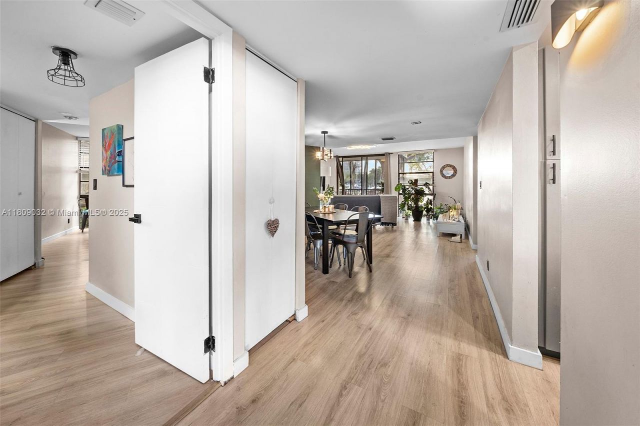 3401 N Country Club Dr, Unit 105, Aventura, FL 33180 Photo