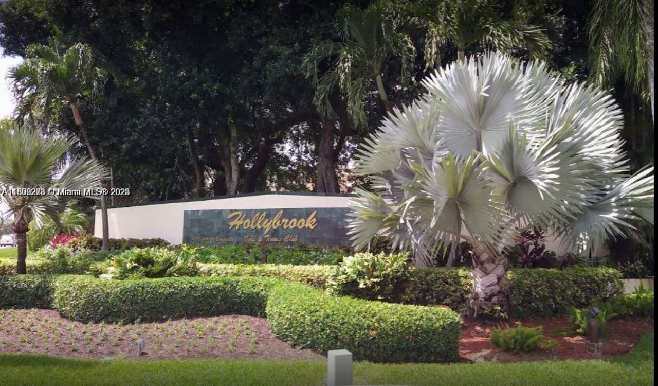 671 S Hollybrook Dr, Unit 104, Pembroke Pines, FL 33025 Photo