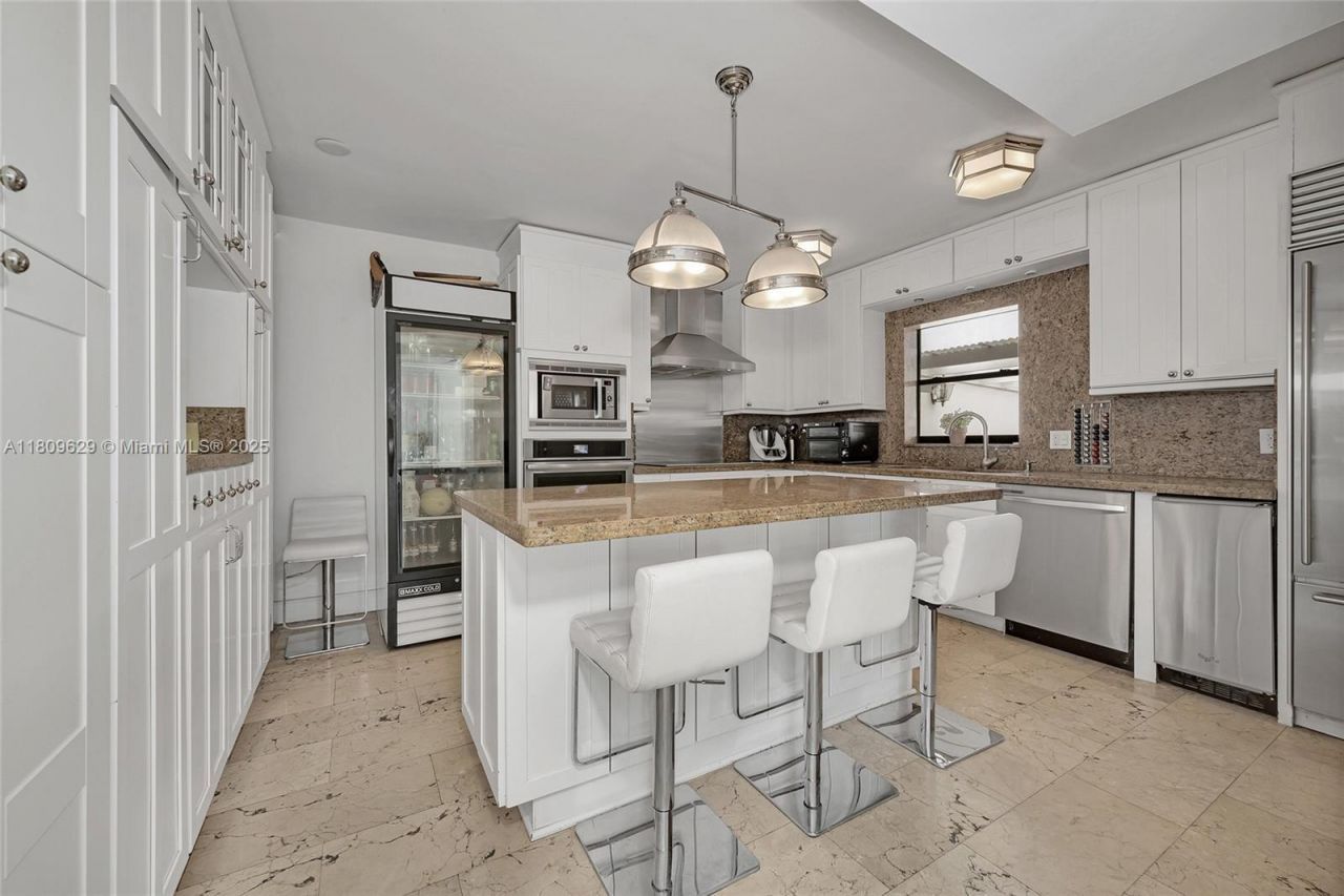 201 Knollwood Dr, Key Biscayne, FL 33149 Photo