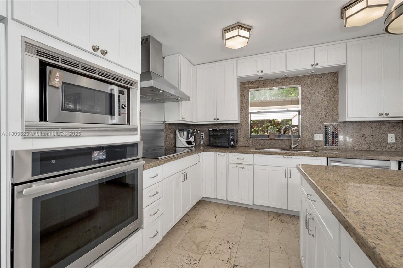 201 Knollwood Dr, Key Biscayne, FL 33149 Photo