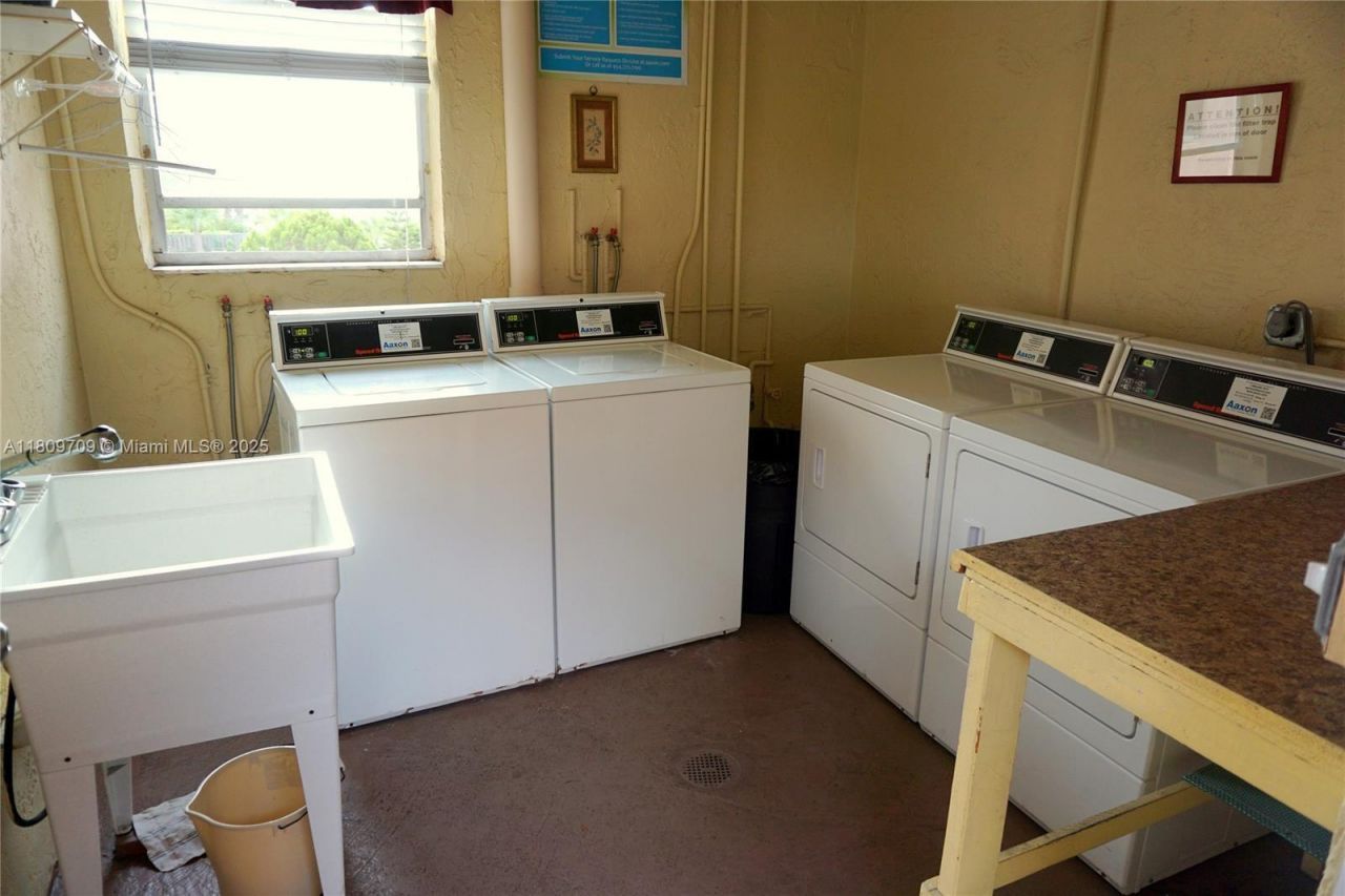 2861 Somerset Dr, Unit 107, Lauderdale Lakes, FL 33311 Photo