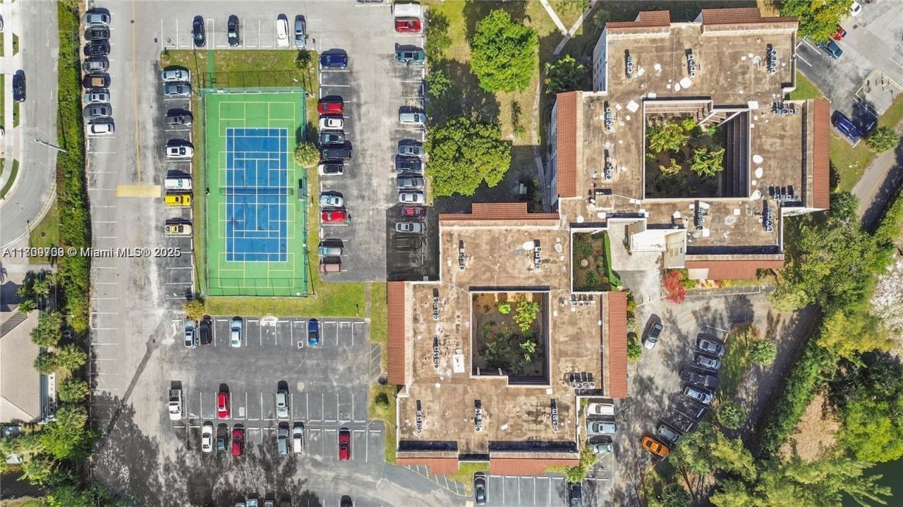 2861 Somerset Dr, Unit 107, Lauderdale Lakes, FL 33311 Photo