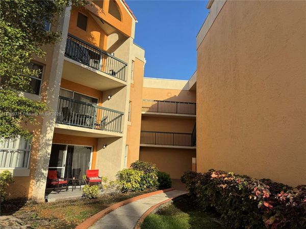 6276 NW 186th St, Unit 305, Hialeah, FL 33015