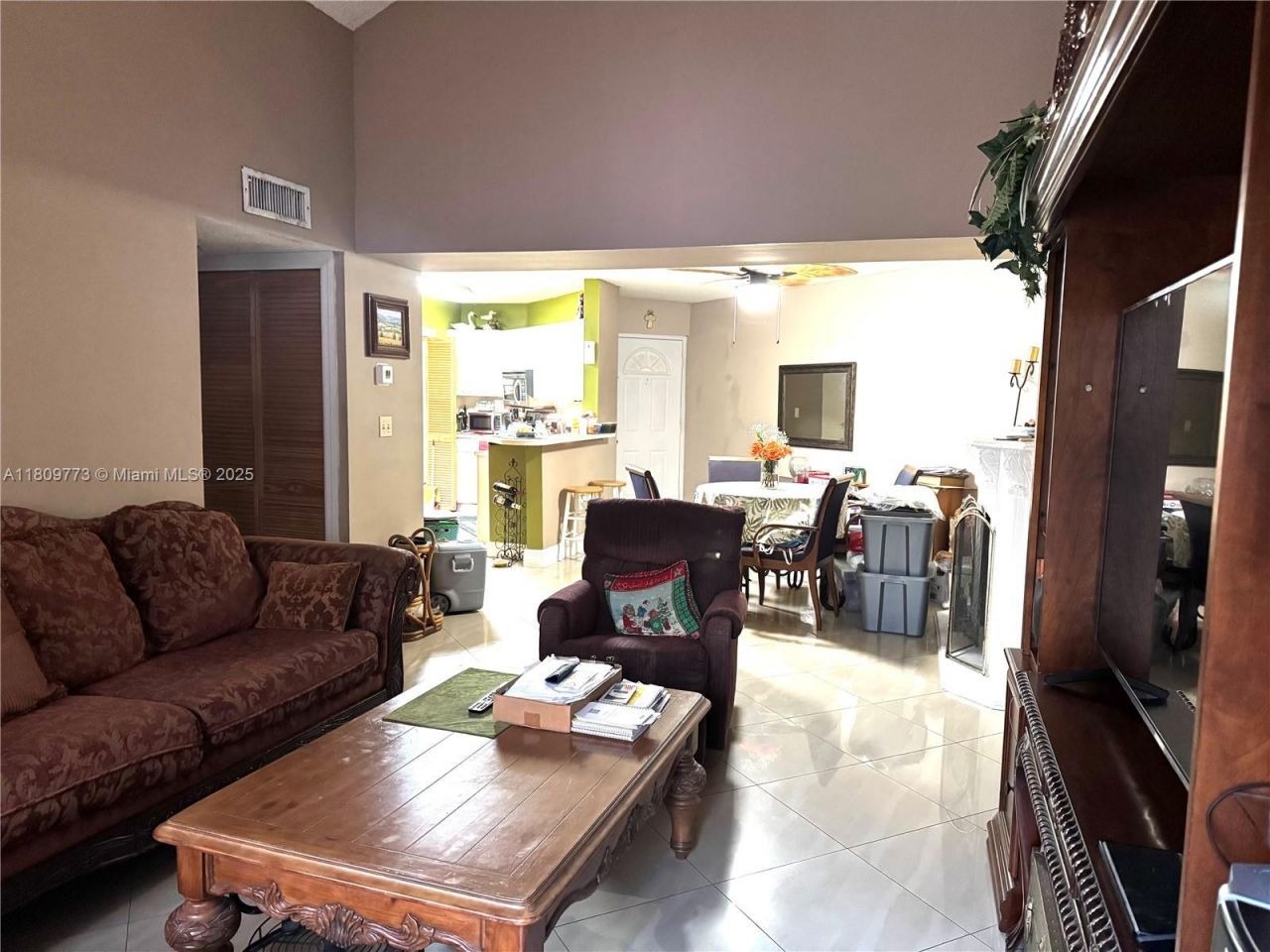 6276 NW 186th St, Unit 305, Hialeah, FL 33015 Photo