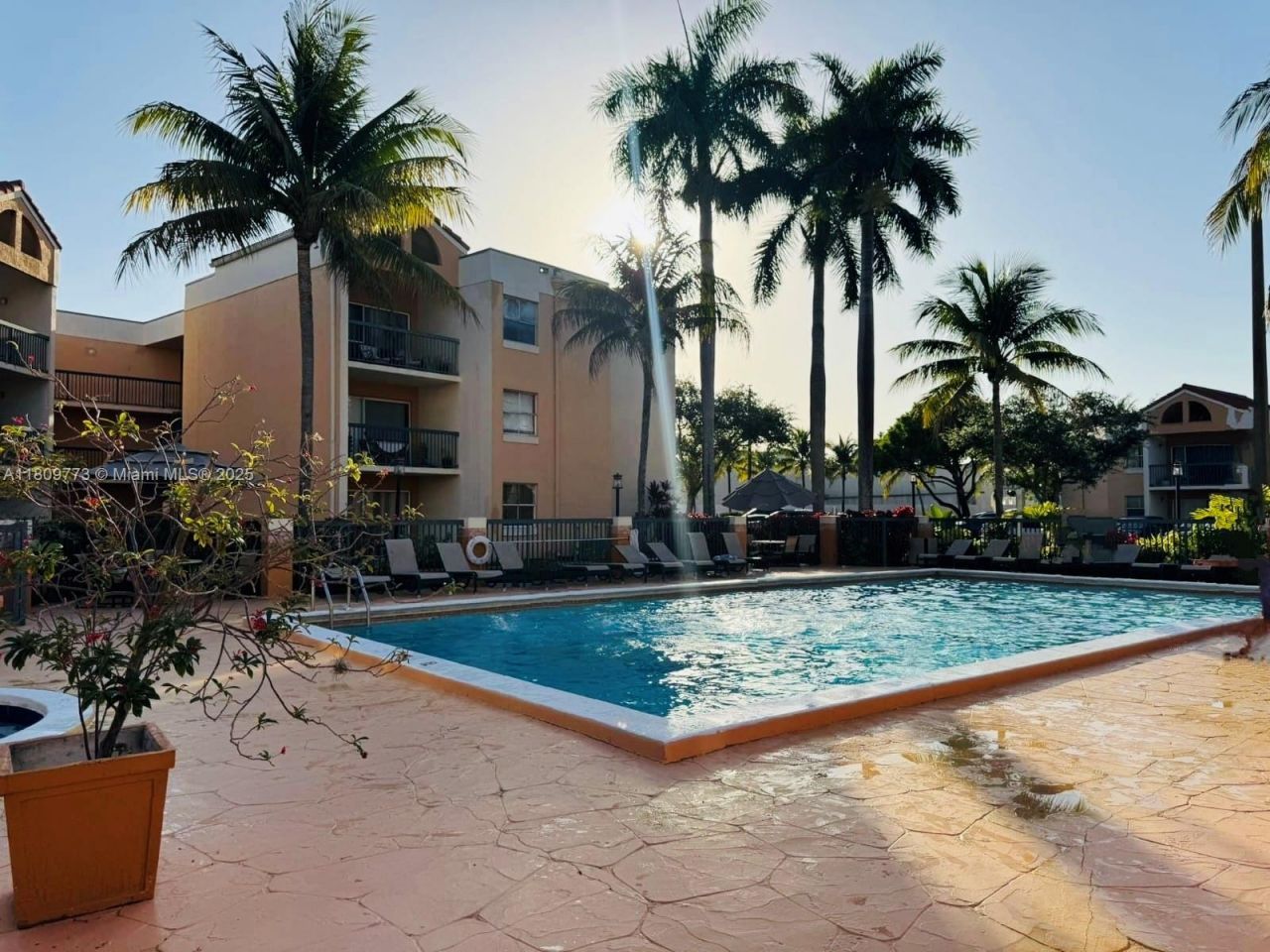 6276 NW 186th St, Unit 305, Hialeah, FL 33015 Photo