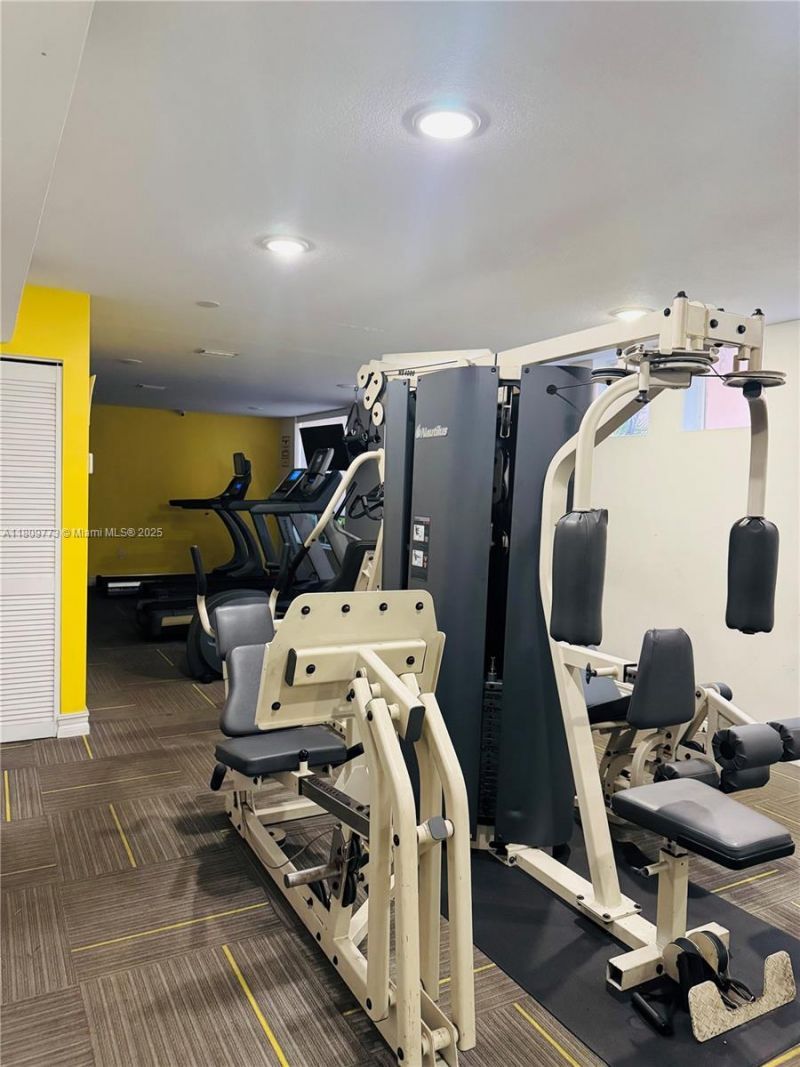 6276 NW 186th St, Unit 305, Hialeah, FL 33015 Photo