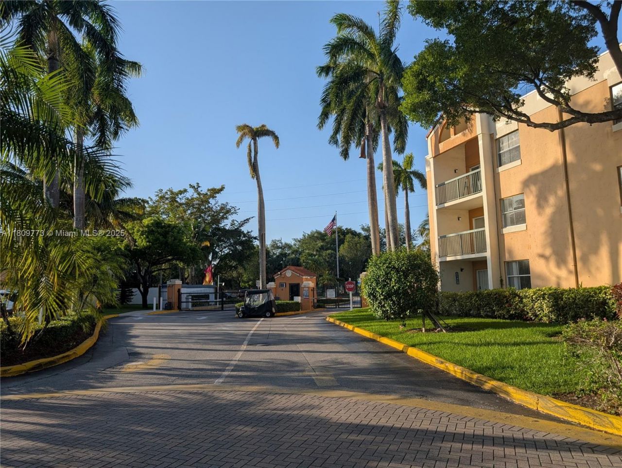 6276 NW 186th St, Unit 305, Hialeah, FL 33015 Photo