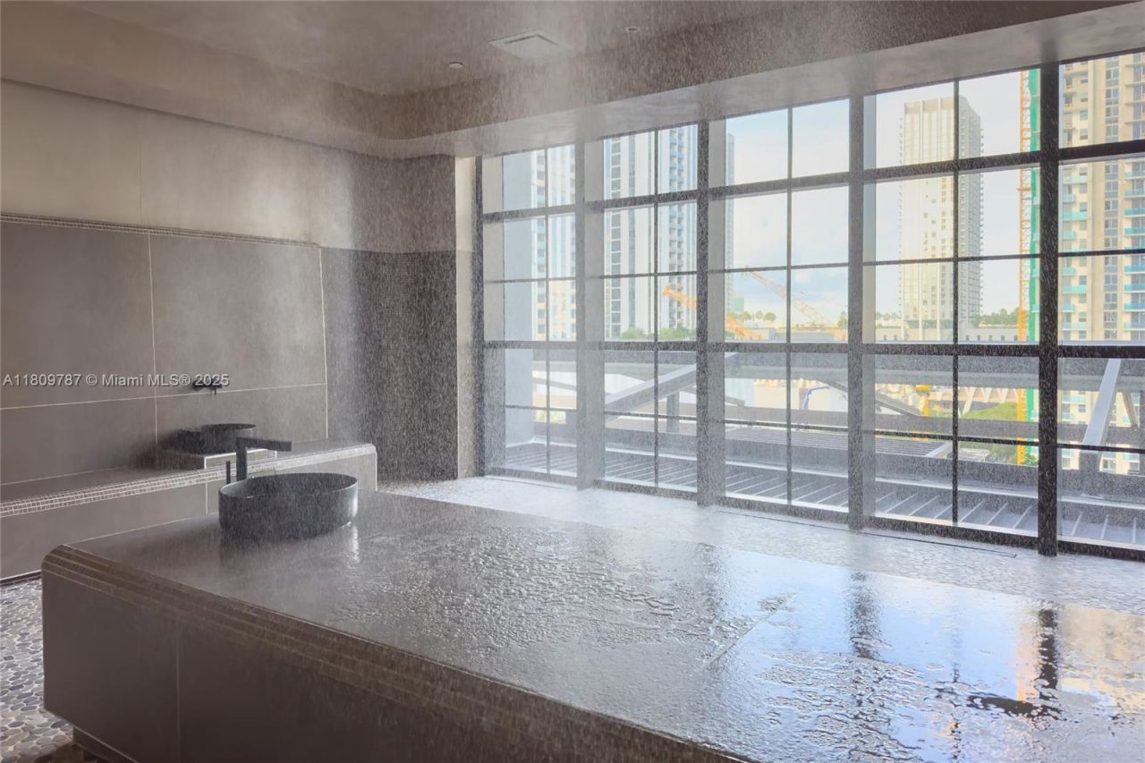 159 NE 6th St, Unit 2901, Miami, FL 33132 Photo