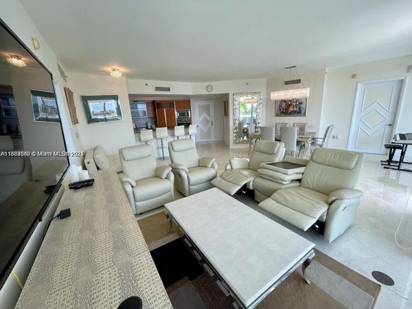 400 Alton Rd, Unit 808, Miami Beach, FL 33139