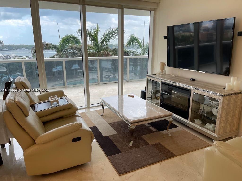 400 Alton Rd, Unit 808, Miami Beach, FL 33139 Photo