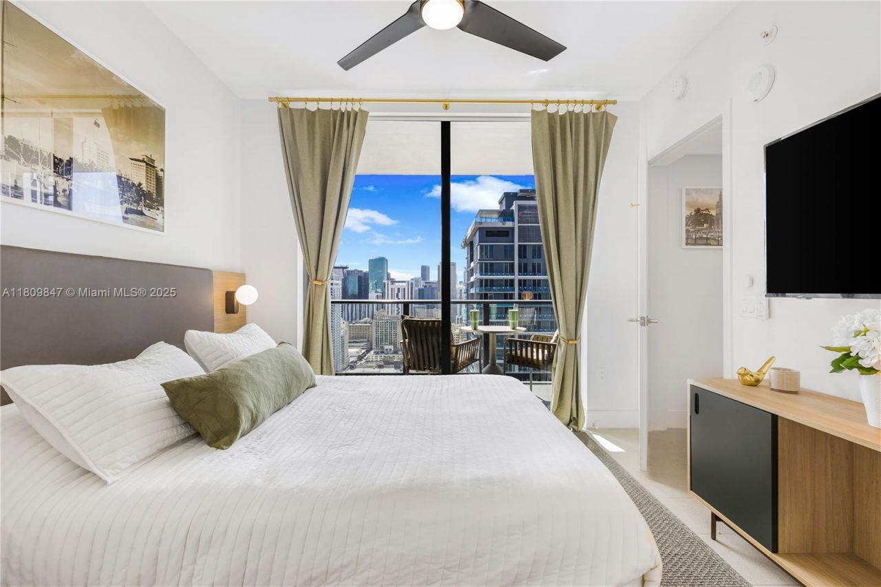 159 NE 6th St, Unit 3005, Miami, FL 33132 Photo