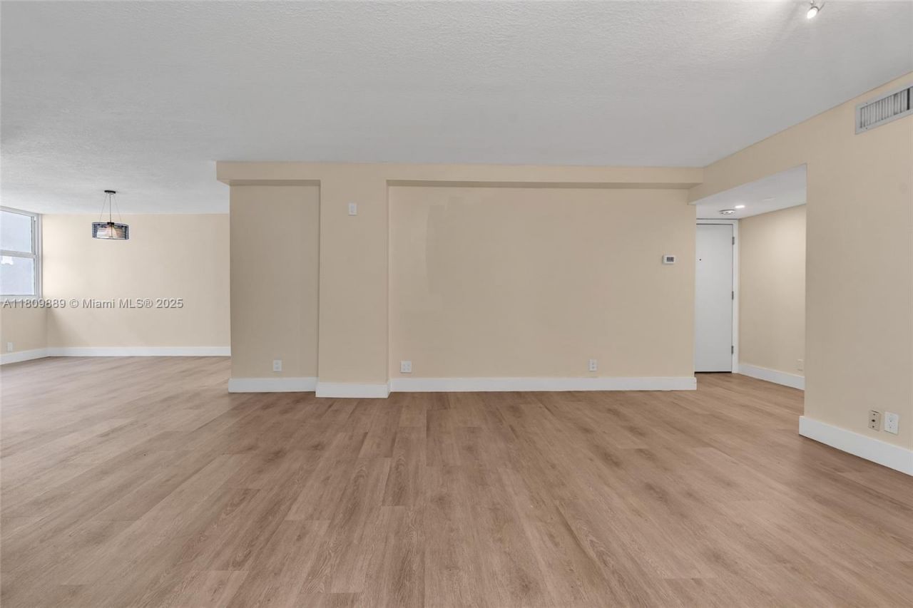 1904 S Ocean Dr, Unit 1004, Hallandale Beach, FL 33009 Photo