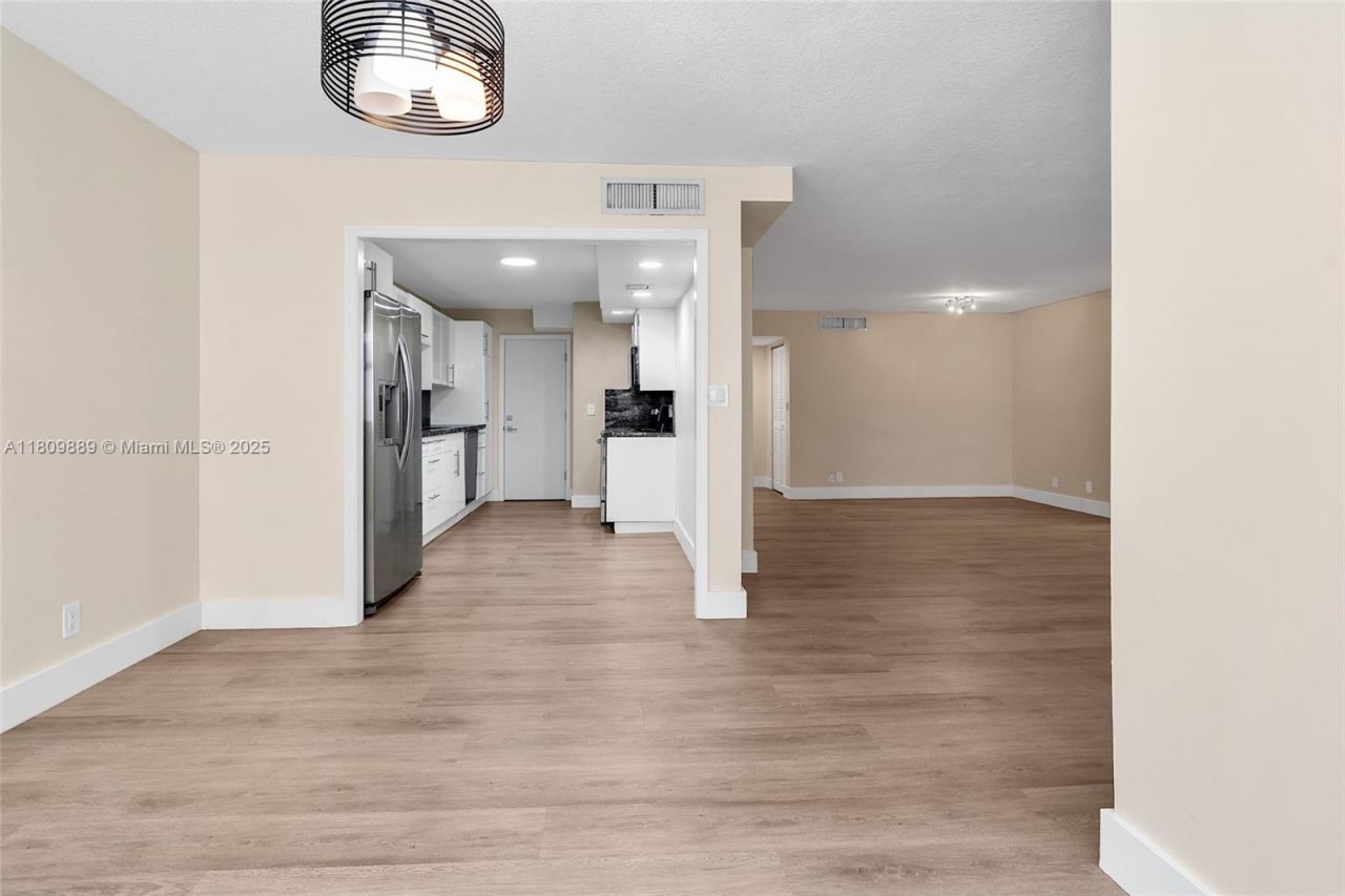 1904 S Ocean Dr, Unit 1004, Hallandale Beach, FL 33009 Photo