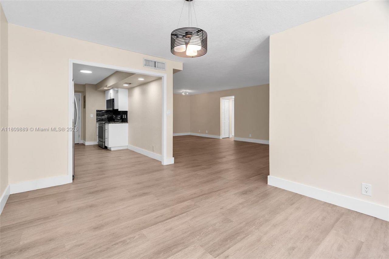 1904 S Ocean Dr, Unit 1004, Hallandale Beach, FL 33009 Photo