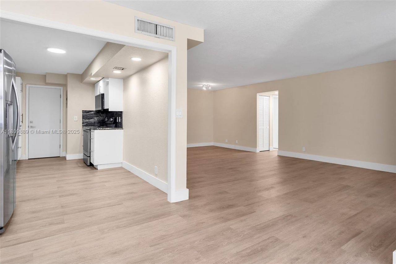 1904 S Ocean Dr, Unit 1004, Hallandale Beach, FL 33009 Photo