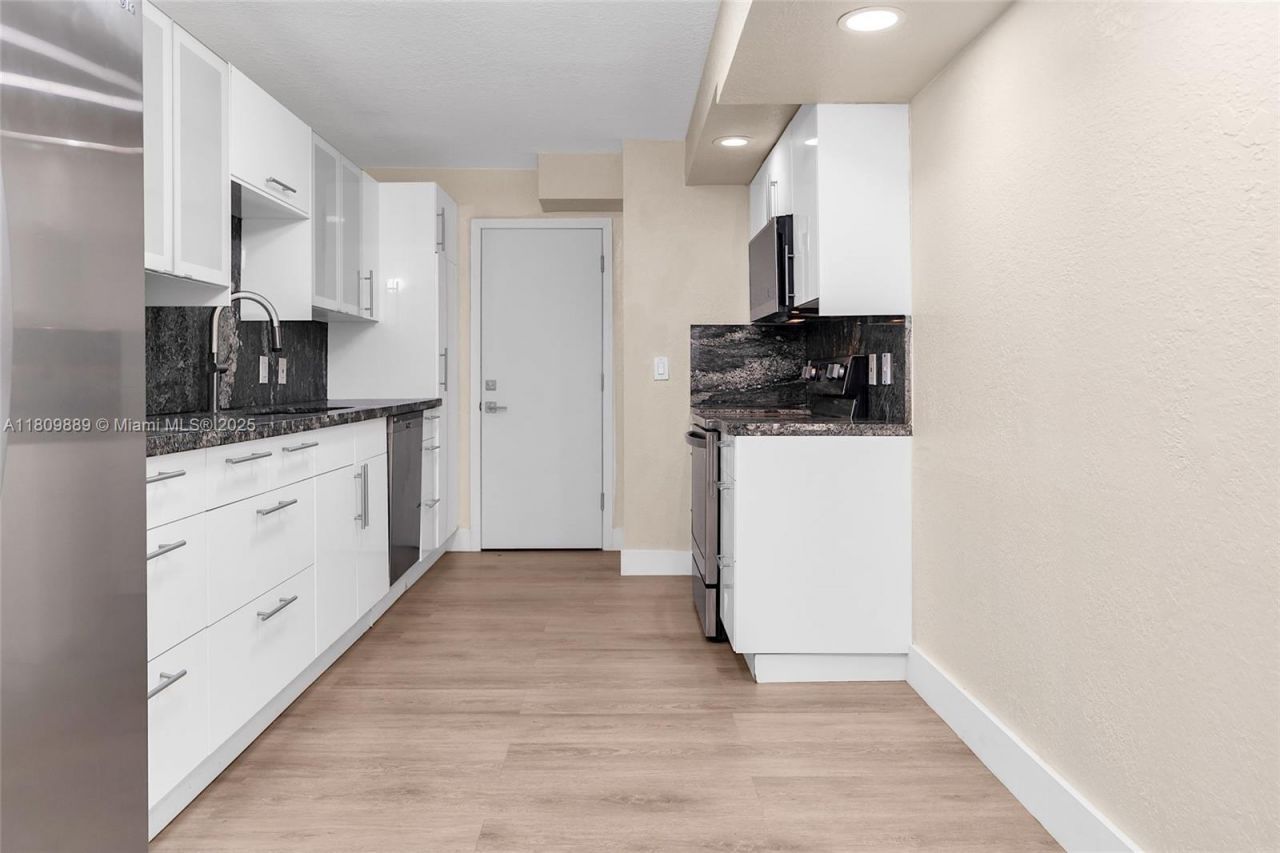 1904 S Ocean Dr, Unit 1004, Hallandale Beach, FL 33009 Photo