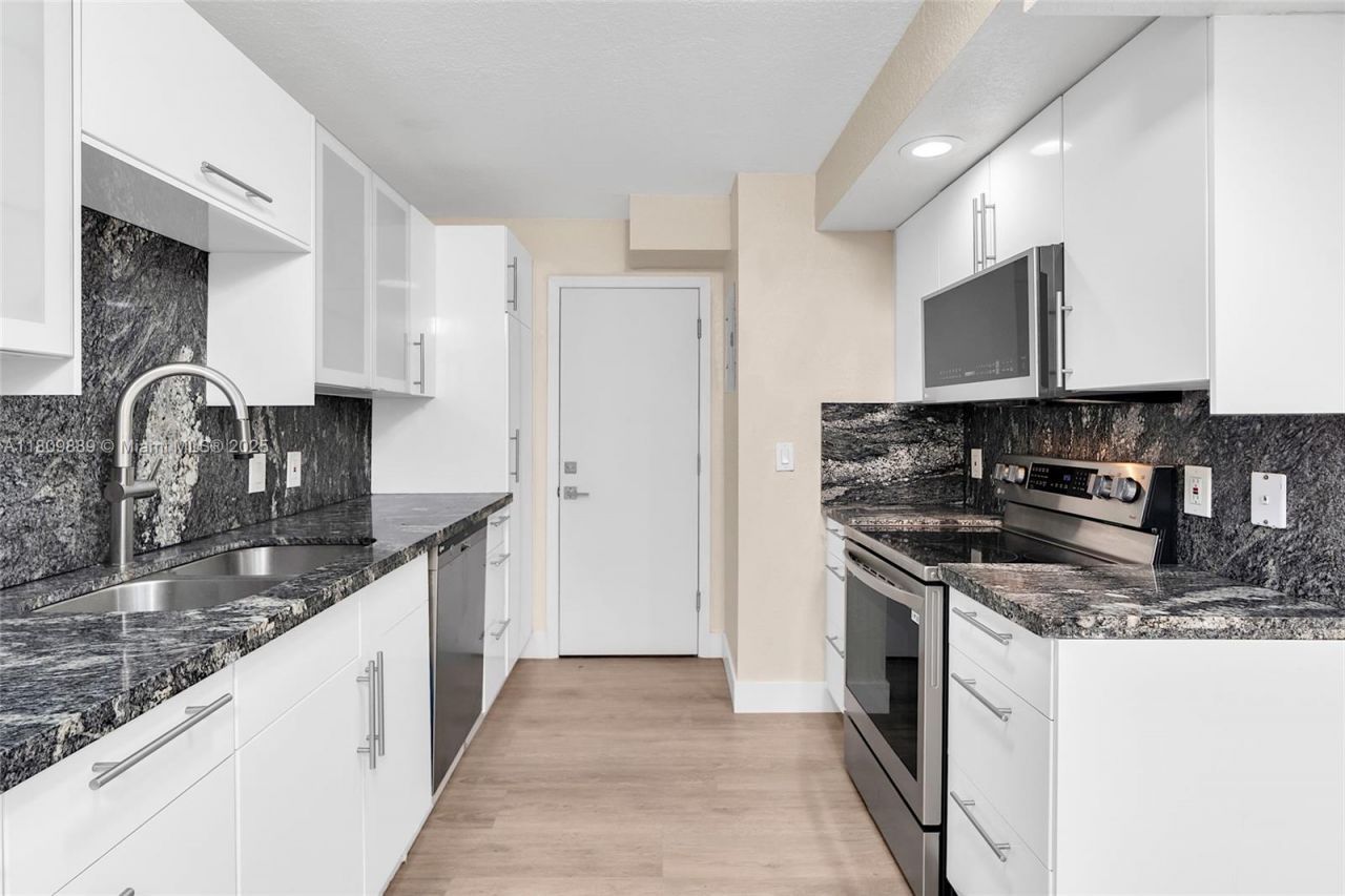 1904 S Ocean Dr, Unit 1004, Hallandale Beach, FL 33009 Photo