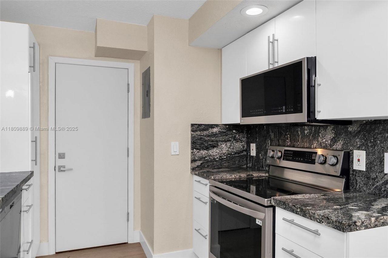 1904 S Ocean Dr, Unit 1004, Hallandale Beach, FL 33009 Photo