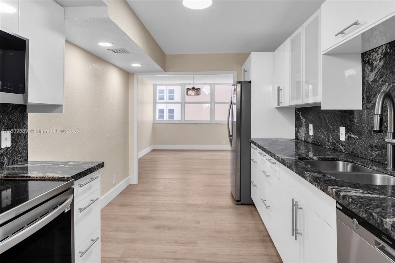 1904 S Ocean Dr, Unit 1004, Hallandale Beach, FL 33009 Photo