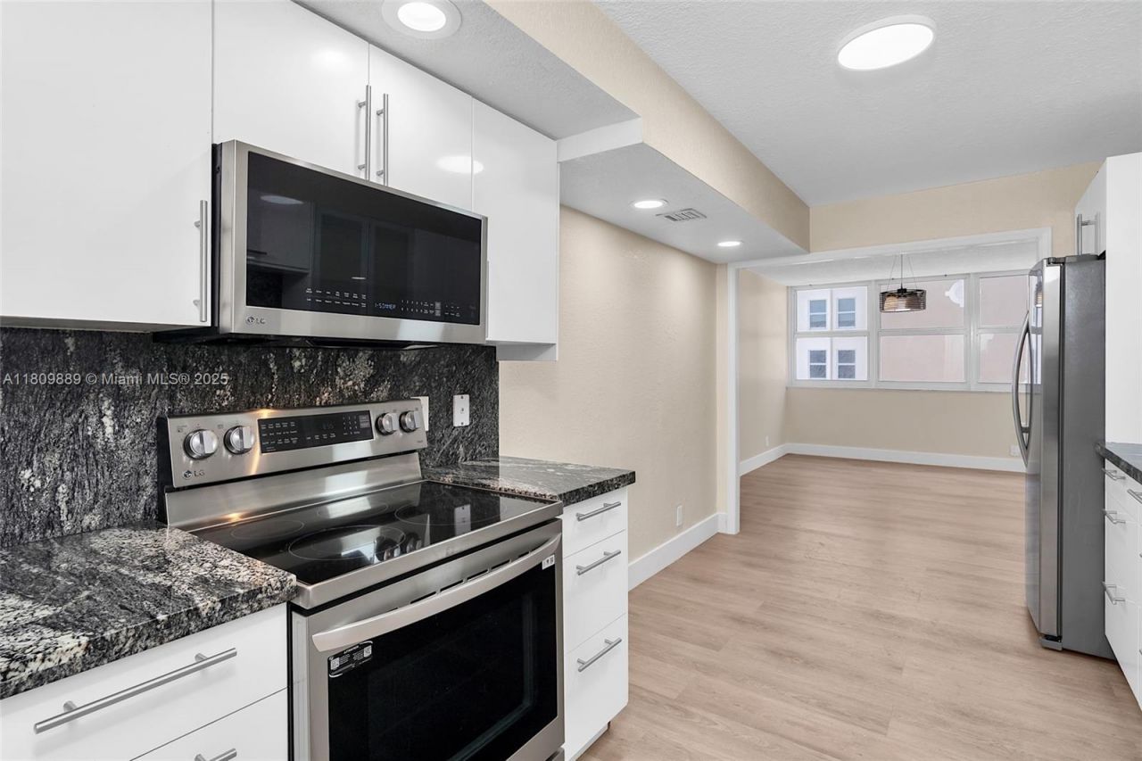 1904 S Ocean Dr, Unit 1004, Hallandale Beach, FL 33009 Photo