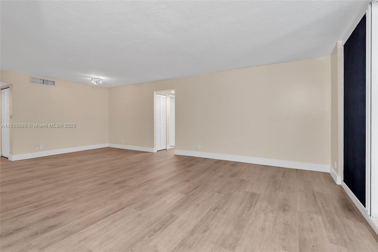 1904 S Ocean Dr, Unit 1004, Hallandale Beach, FL 33009 Photo