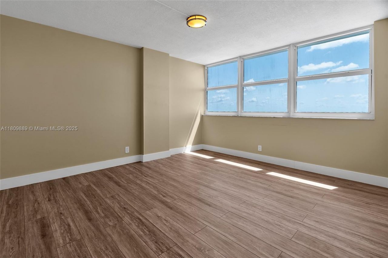 1904 S Ocean Dr, Unit 1004, Hallandale Beach, FL 33009 Photo