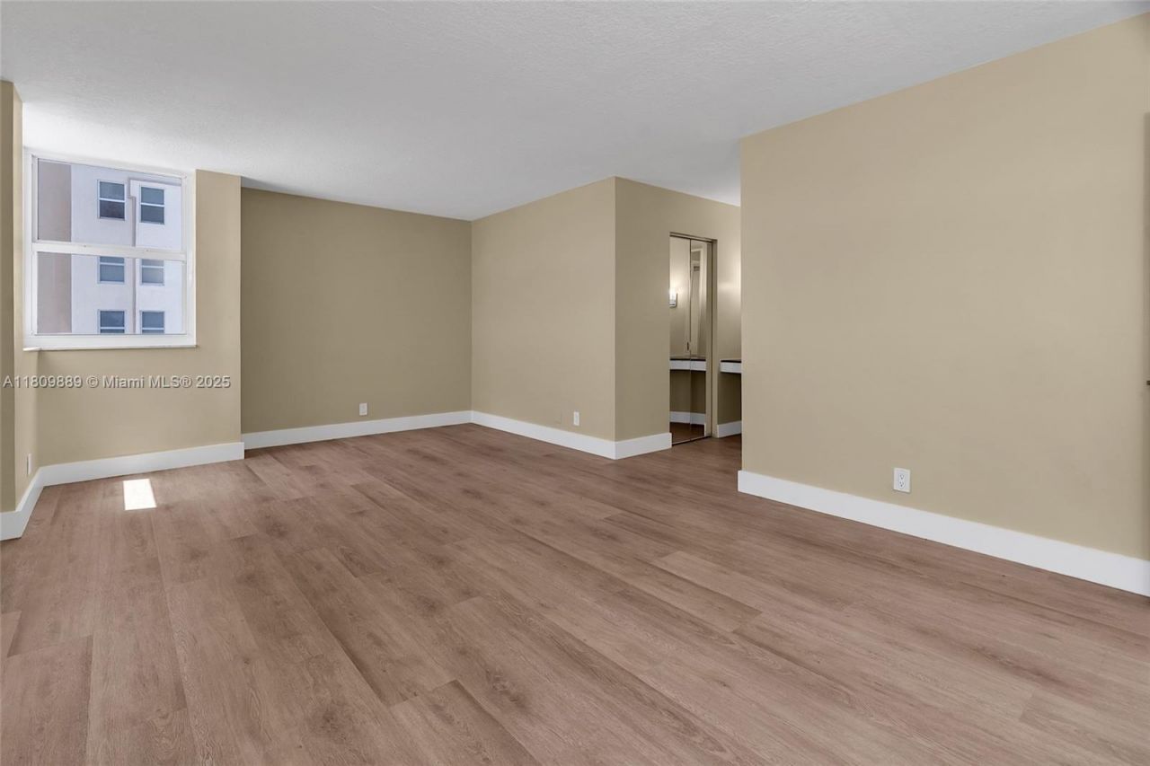 1904 S Ocean Dr, Unit 1004, Hallandale Beach, FL 33009 Photo