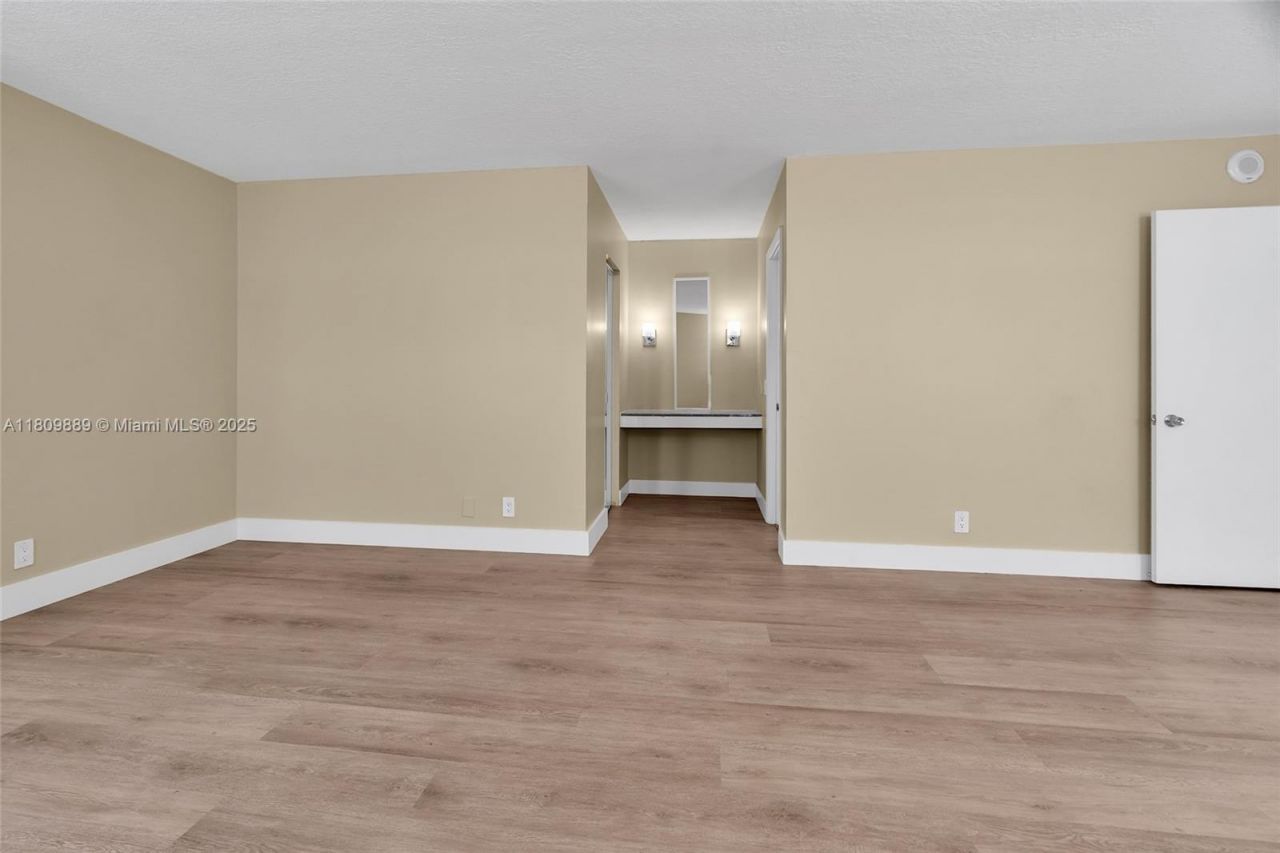 1904 S Ocean Dr, Unit 1004, Hallandale Beach, FL 33009 Photo