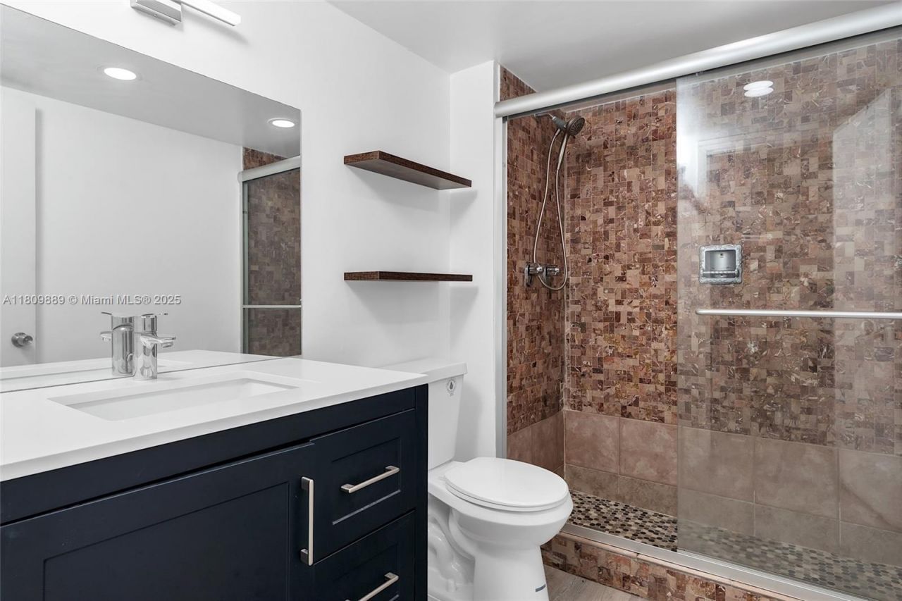 1904 S Ocean Dr, Unit 1004, Hallandale Beach, FL 33009 Photo