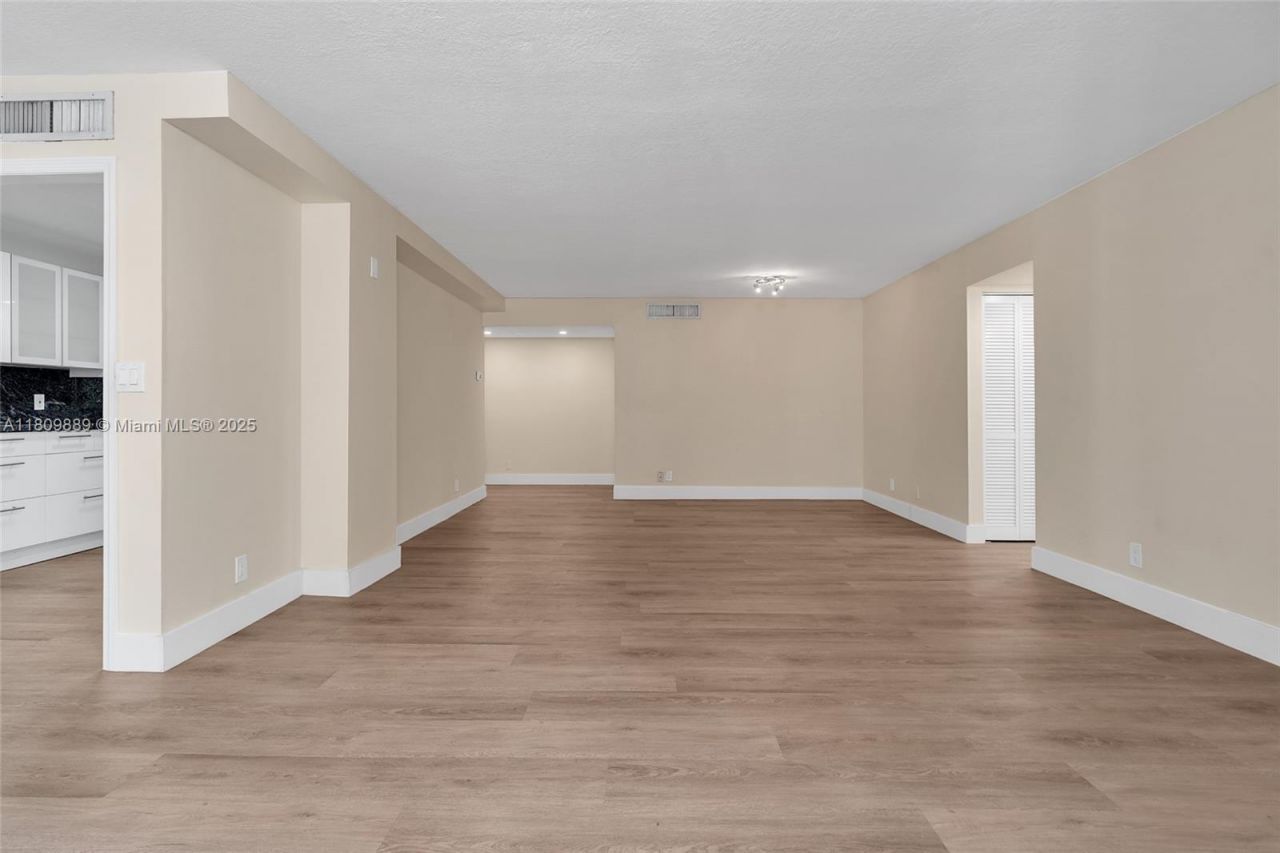 1904 S Ocean Dr, Unit 1004, Hallandale Beach, FL 33009 Photo