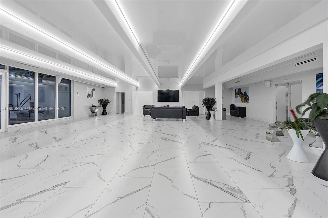 1904 S Ocean Dr, Unit 1004, Hallandale Beach, FL 33009 Photo