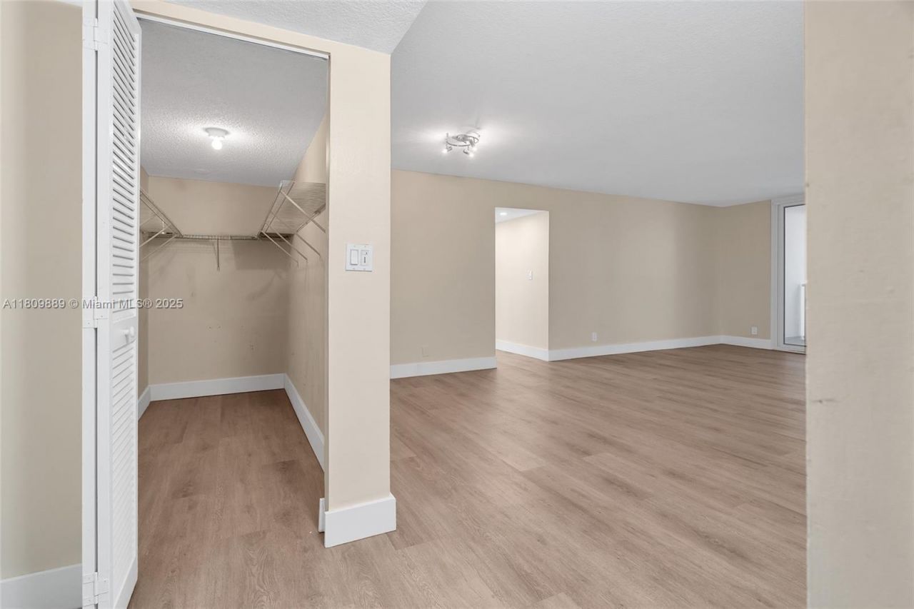 1904 S Ocean Dr, Unit 1004, Hallandale Beach, FL 33009 Photo