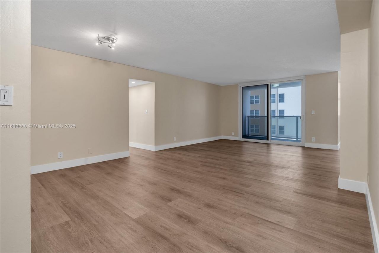 1904 S Ocean Dr, Unit 1004, Hallandale Beach, FL 33009 Photo