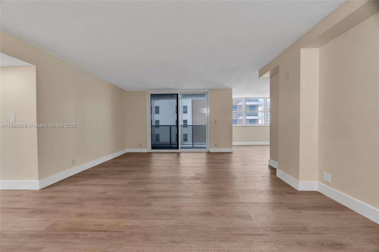 1904 S Ocean Dr, Unit 1004, Hallandale Beach, FL 33009 Photo