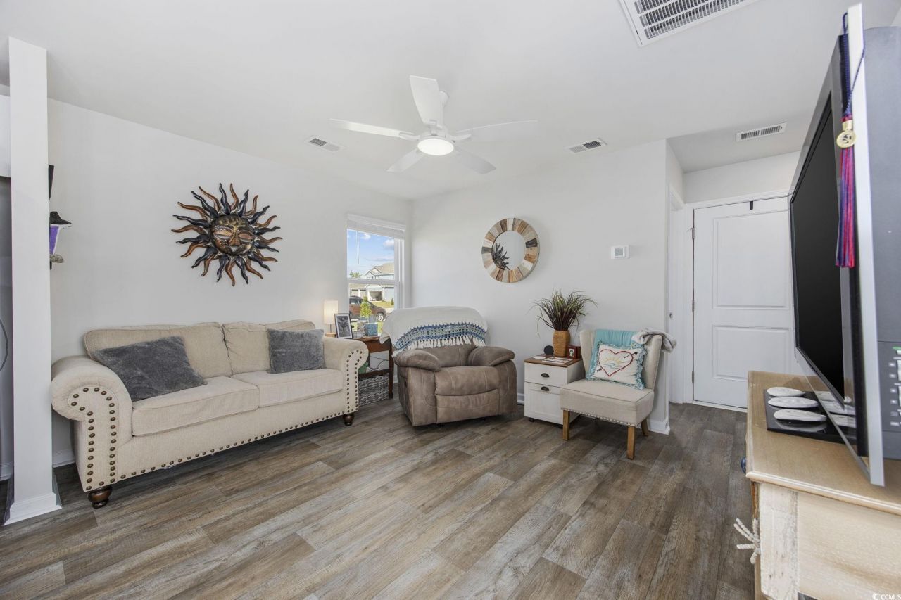 924 Akron St. Photo 11