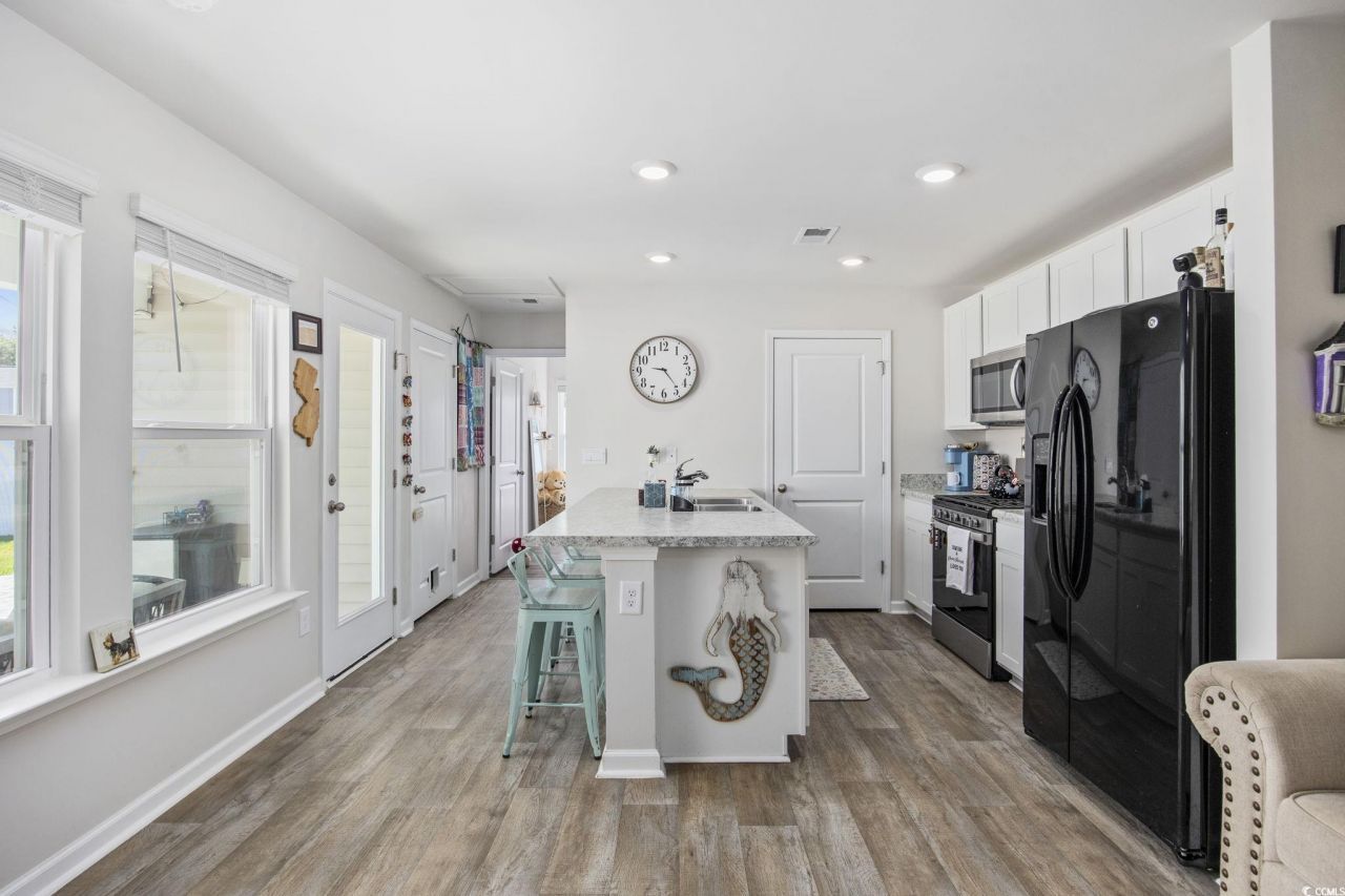 924 Akron St. Photo 13