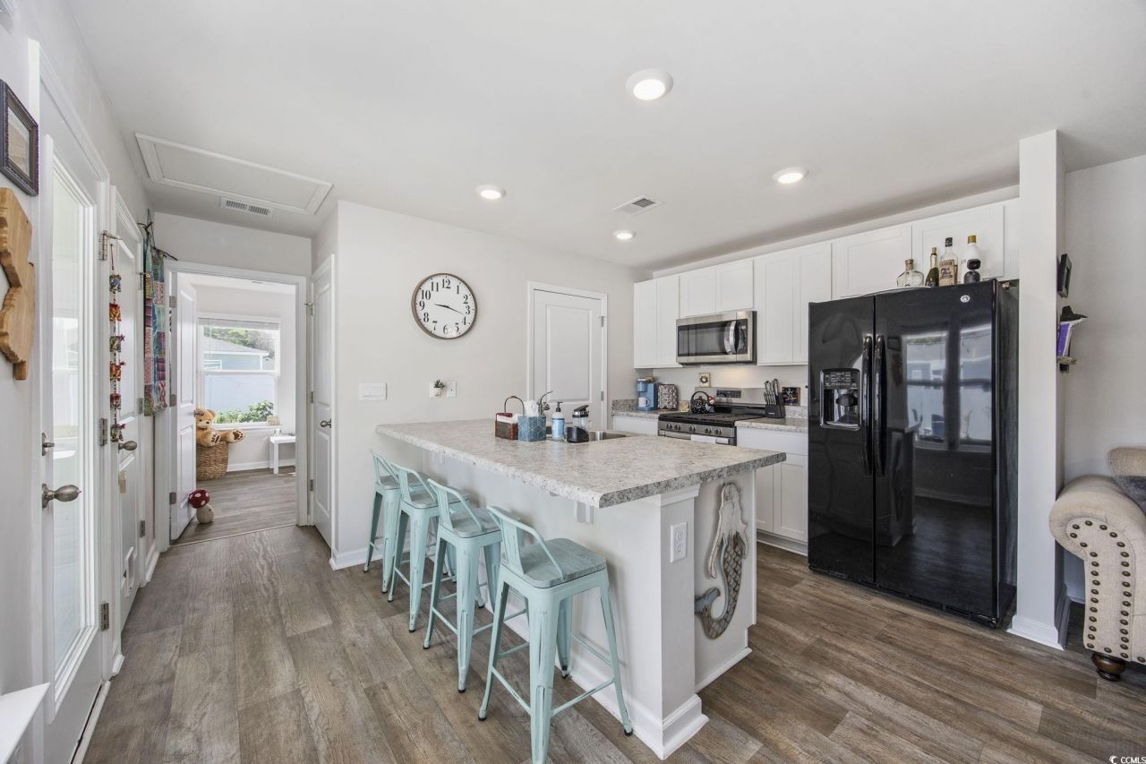 924 Akron St. Photo 14