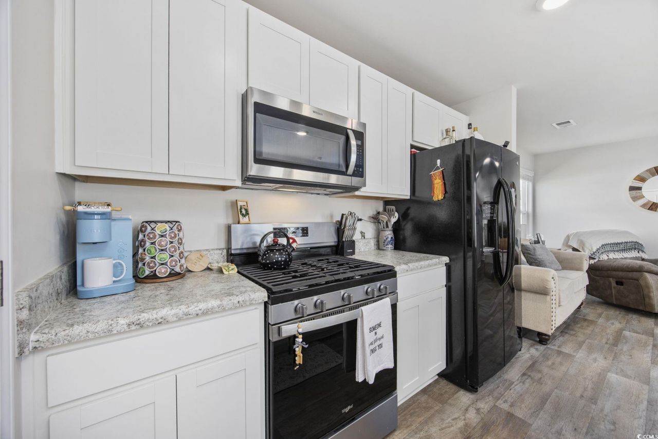 924 Akron St. Photo 15