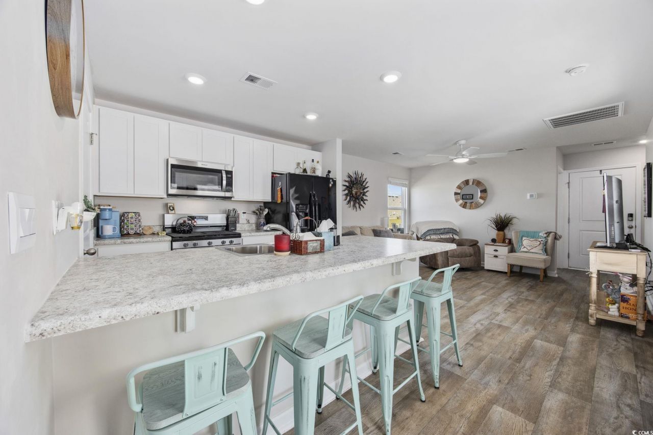 924 Akron St. Photo 18