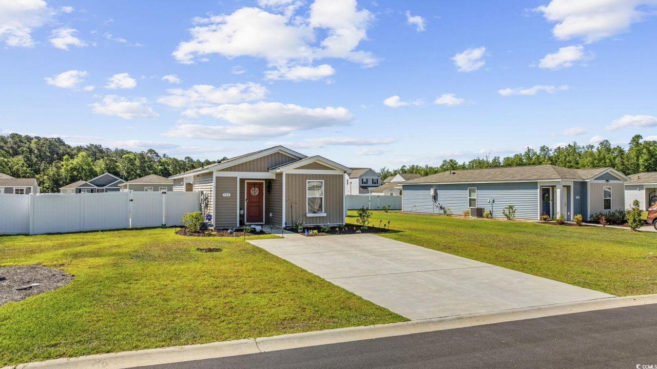 924 Akron St. Photo 4