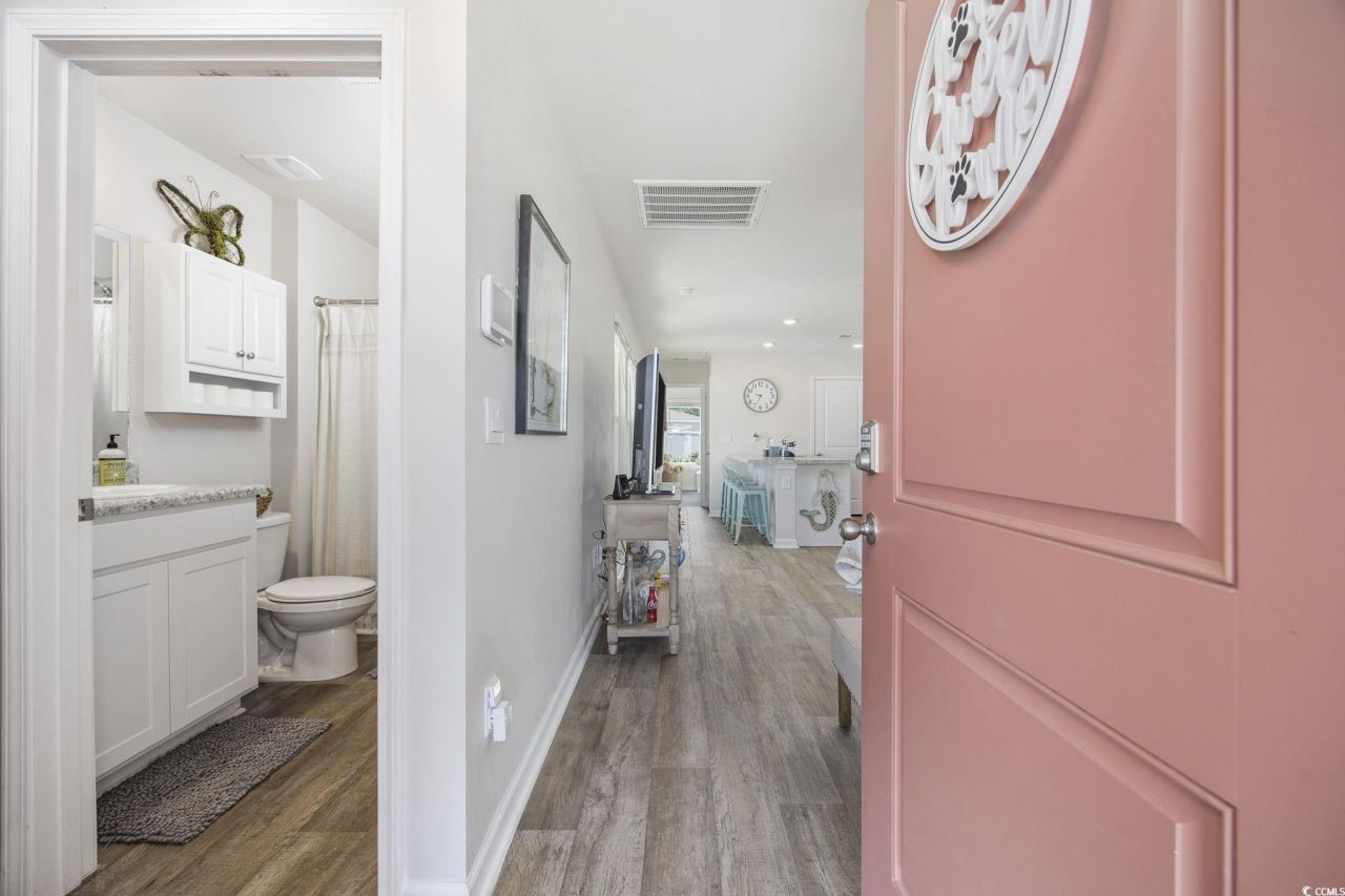 924 Akron St. Photo 6