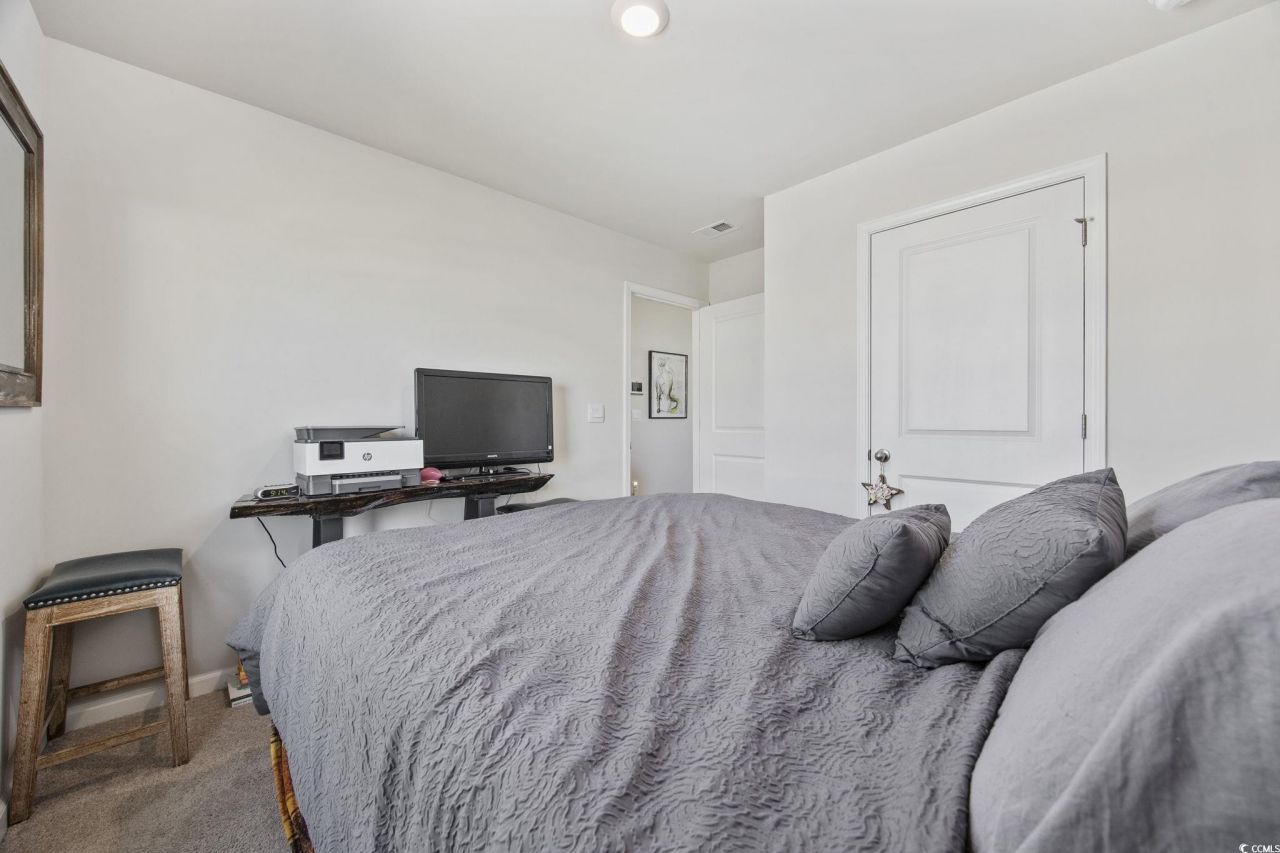 924 Akron St. Photo 9